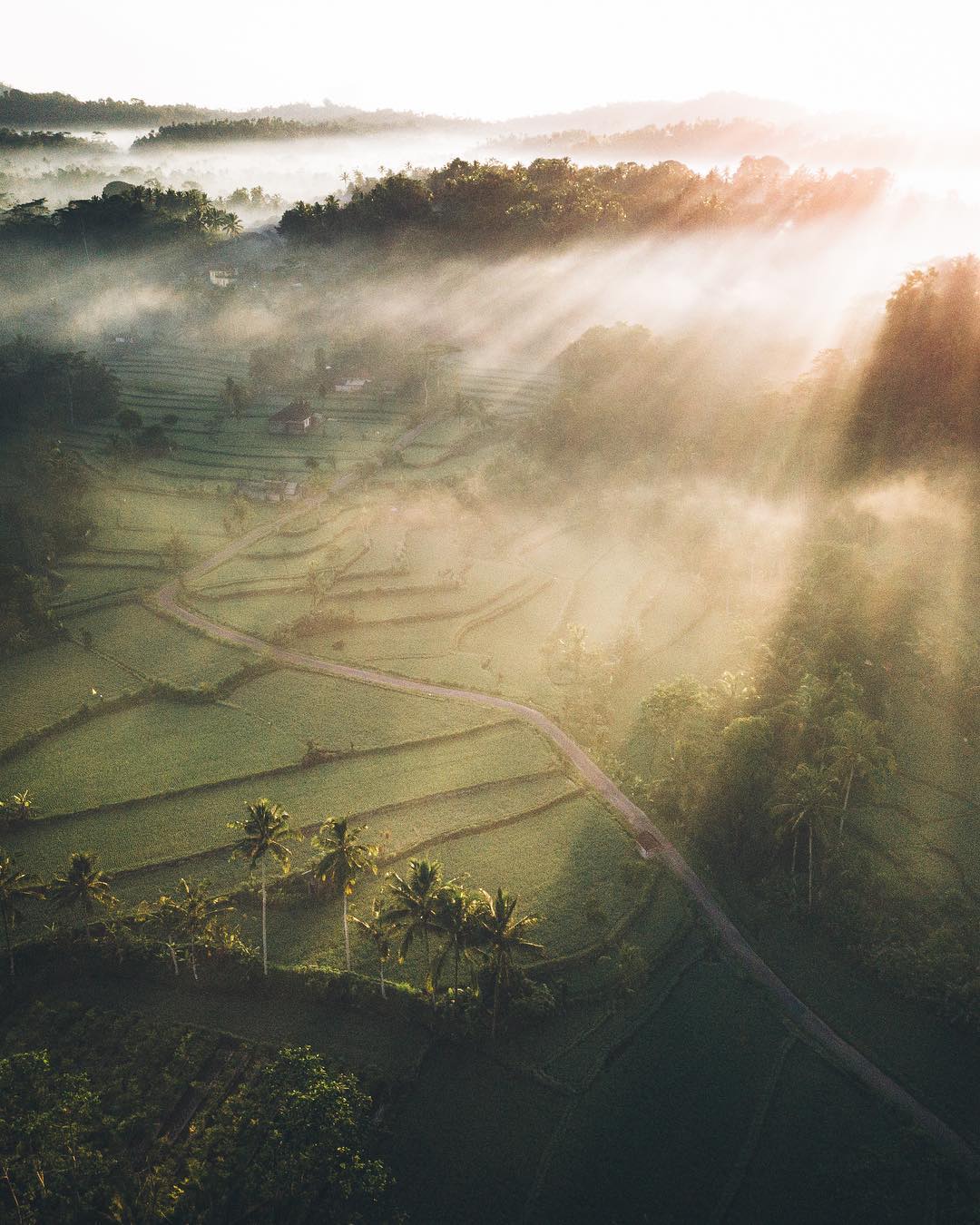 Индонезия с высоты на аэрофотоснимках Сута Рахади
