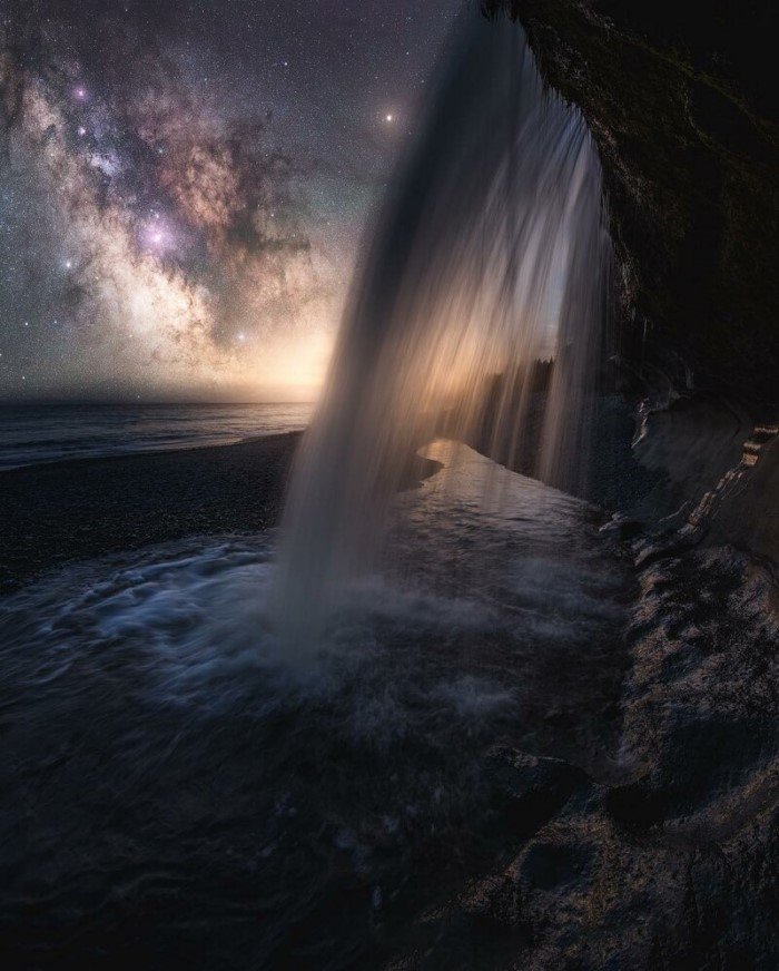 Фотограф превращает обычные ночные пейзажи в инопланетные
