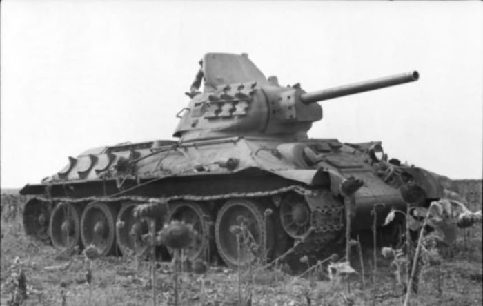 Зачем на танки крепили дополнительные гусеницы во время Второй мировой войны