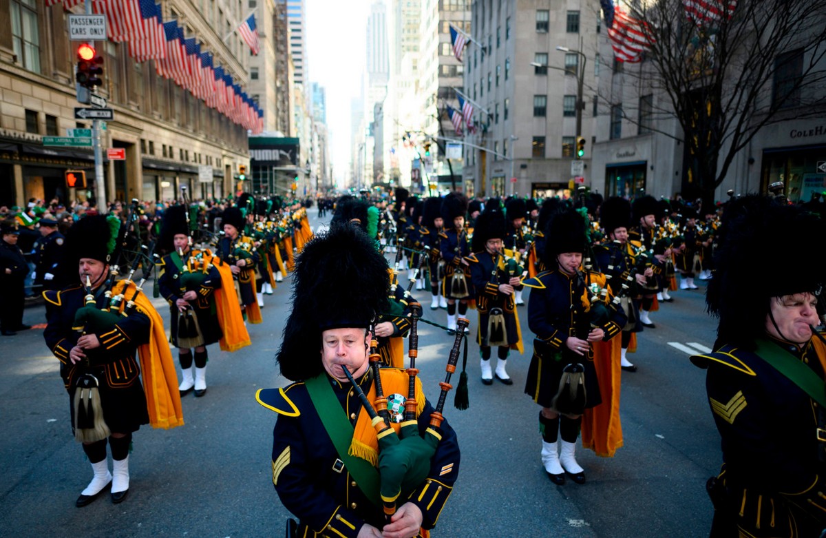Парад в честь дня Святого Патрика в Нью-Йорке