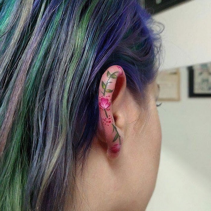 Интересные татуировки на ушах