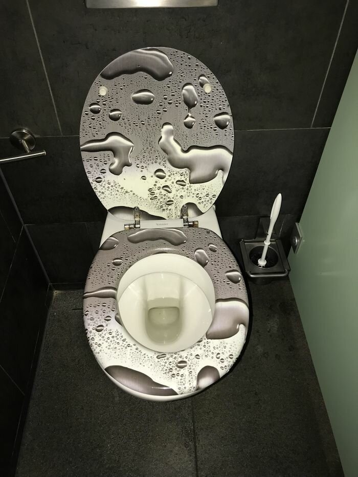Дизайнеры этих ванных комнат и туалетов были явно не в себе
