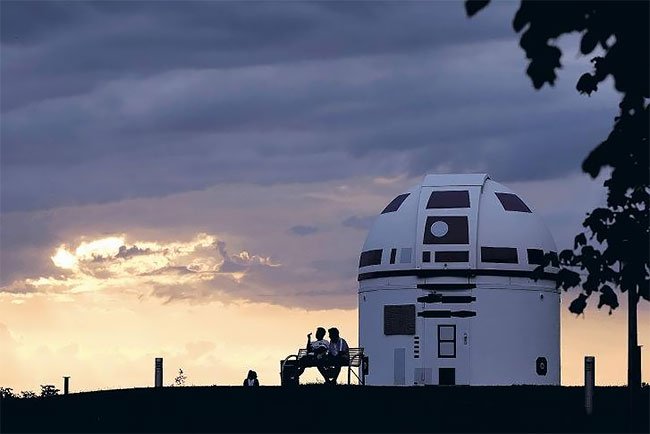 Профессор превратил обсерваторию в R2-D2