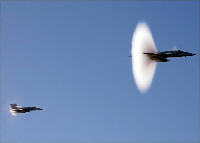 Сингулярность Прандтля-Глоерта - воротничок на реактивном самолете