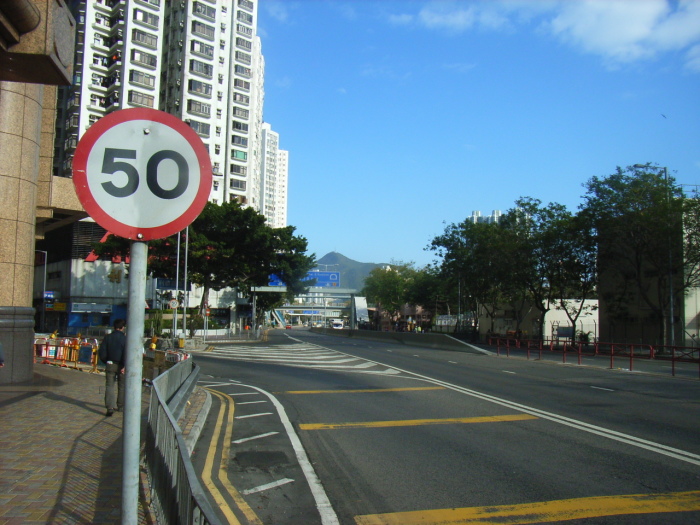 Зона действия дорожного знака ограничения скорости
