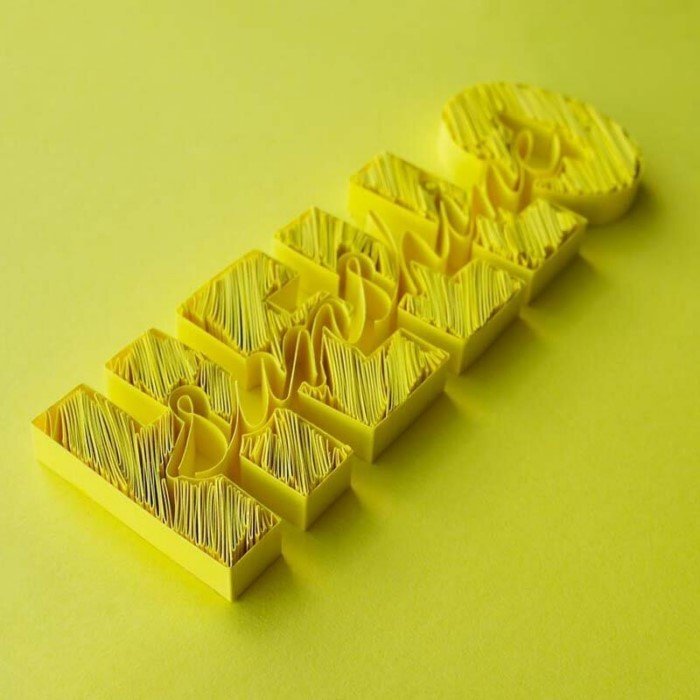 20 разных художников создали изделия из одноцветной бумаги