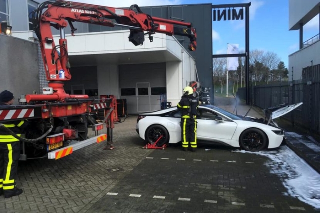 Как тушат воспламенившиеся электромобили в Нидерландах