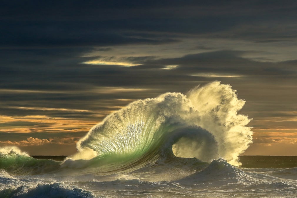 Волны и серферы 2019 в фотографиях финалистов премии Nikon