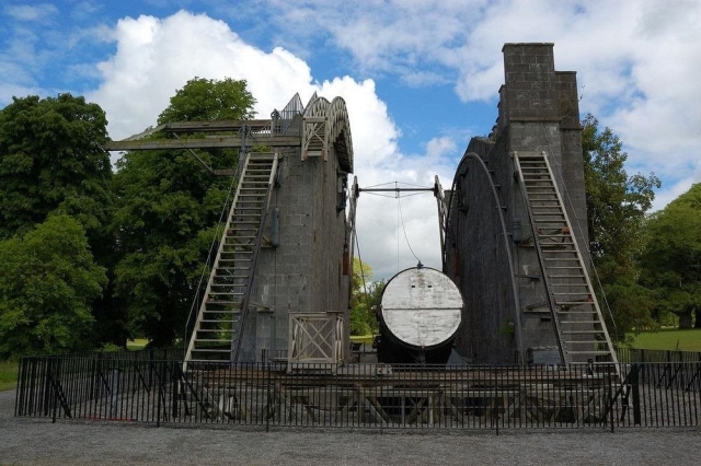 Необычное сооружение города Бирр в Ирландии