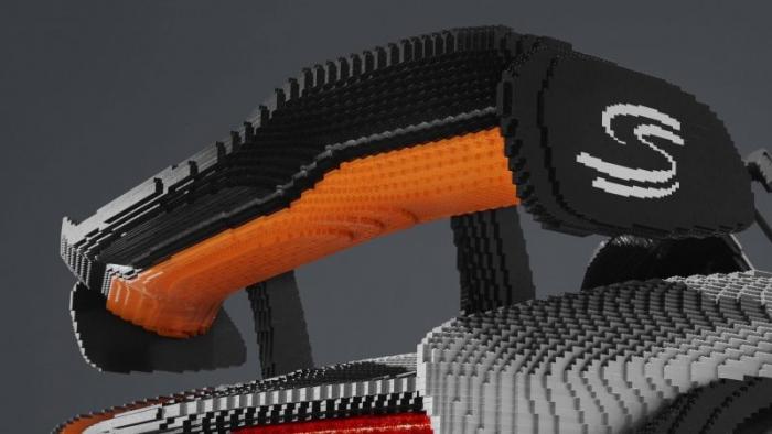 Полноразмерный гиперкар McLaren Senna, созданный из Lego