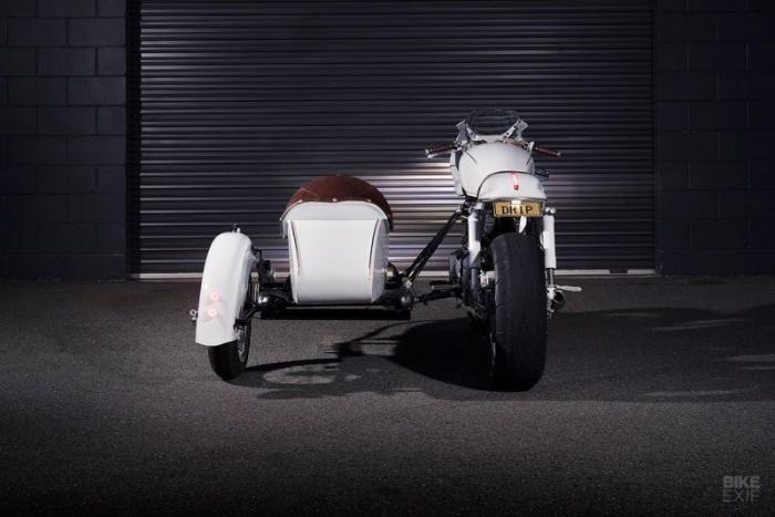 Кастом-байк Triumph Scrambler с коляской от Purpose Built Moto