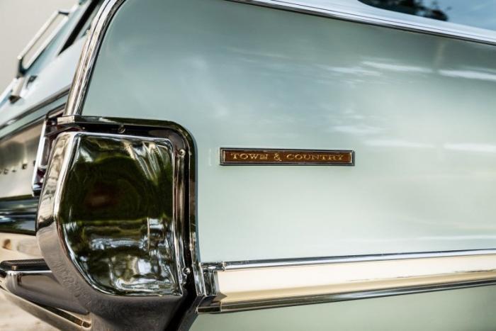 Классический универсал Chrysler Town and Country 1966