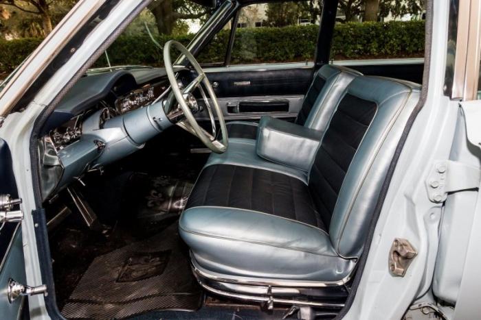 Классический универсал Chrysler Town and Country 1966
