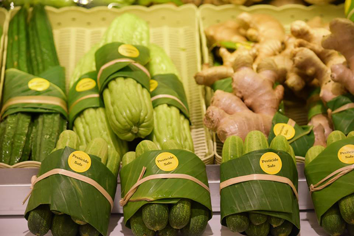 В Азии стали использовать банановые листья для упаковки овощей