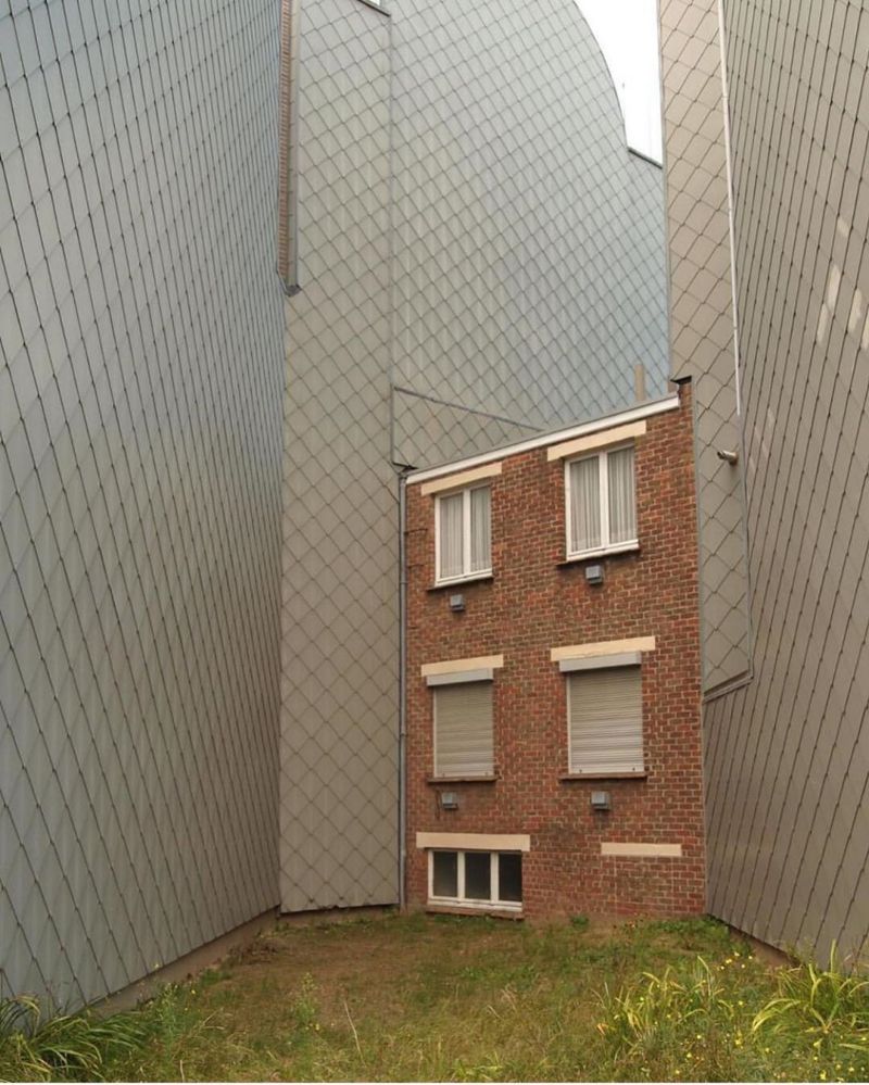 Бельгия удивляет множеством причудливых зданий