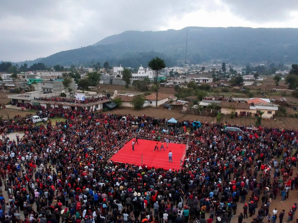 Традиционные бои в Страстную Пятницу в Гватемале