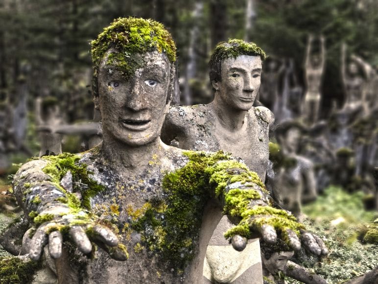 Жутковатый парк скульптур от Вейё Рёнккёнэна