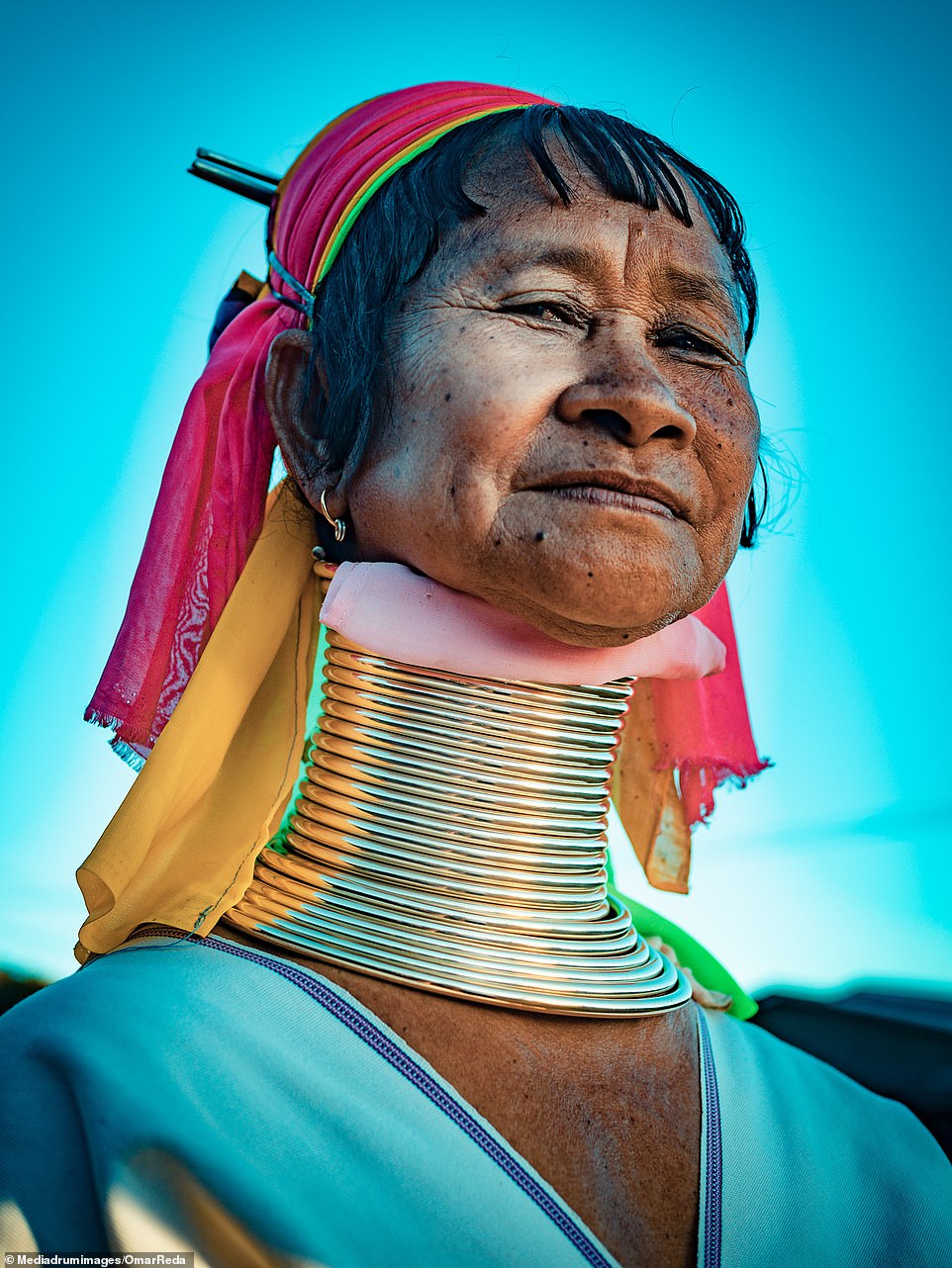Женщины с длинными шеями из племени каян
