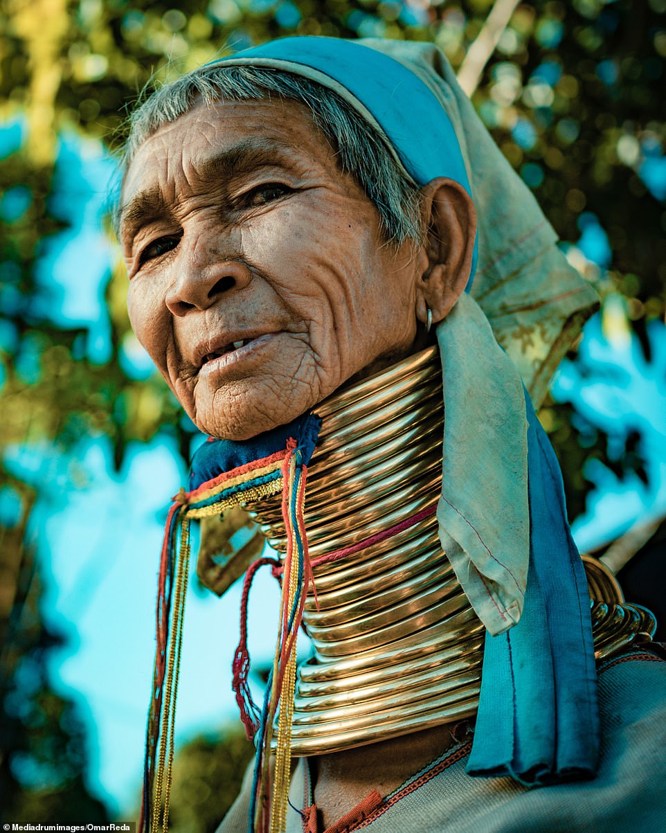Женщины с длинными шеями из племени каян