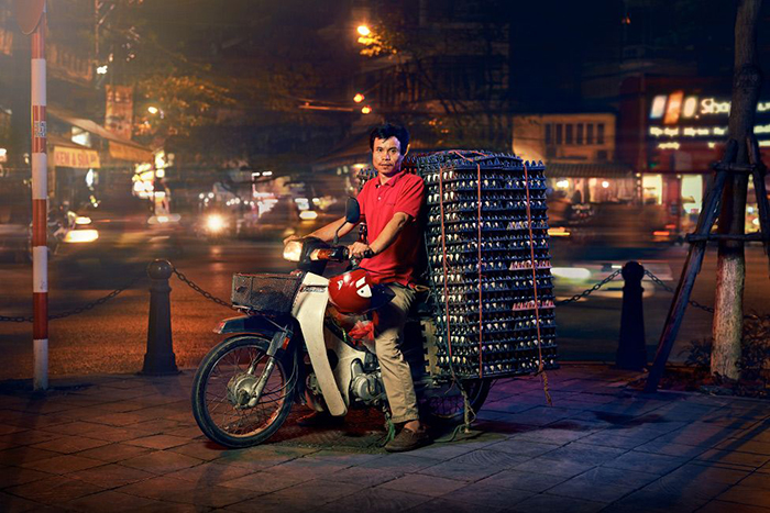 Как вьетнамцы перевозят грузы на мопеде