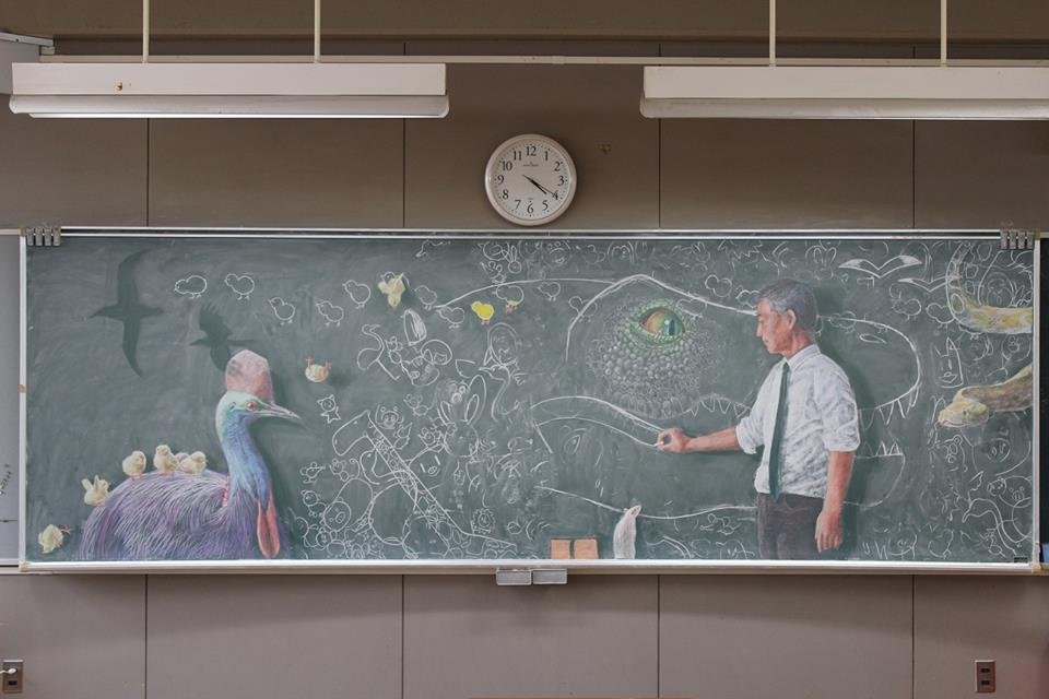 Популярные в Японии рисунки мелом на школьной доске