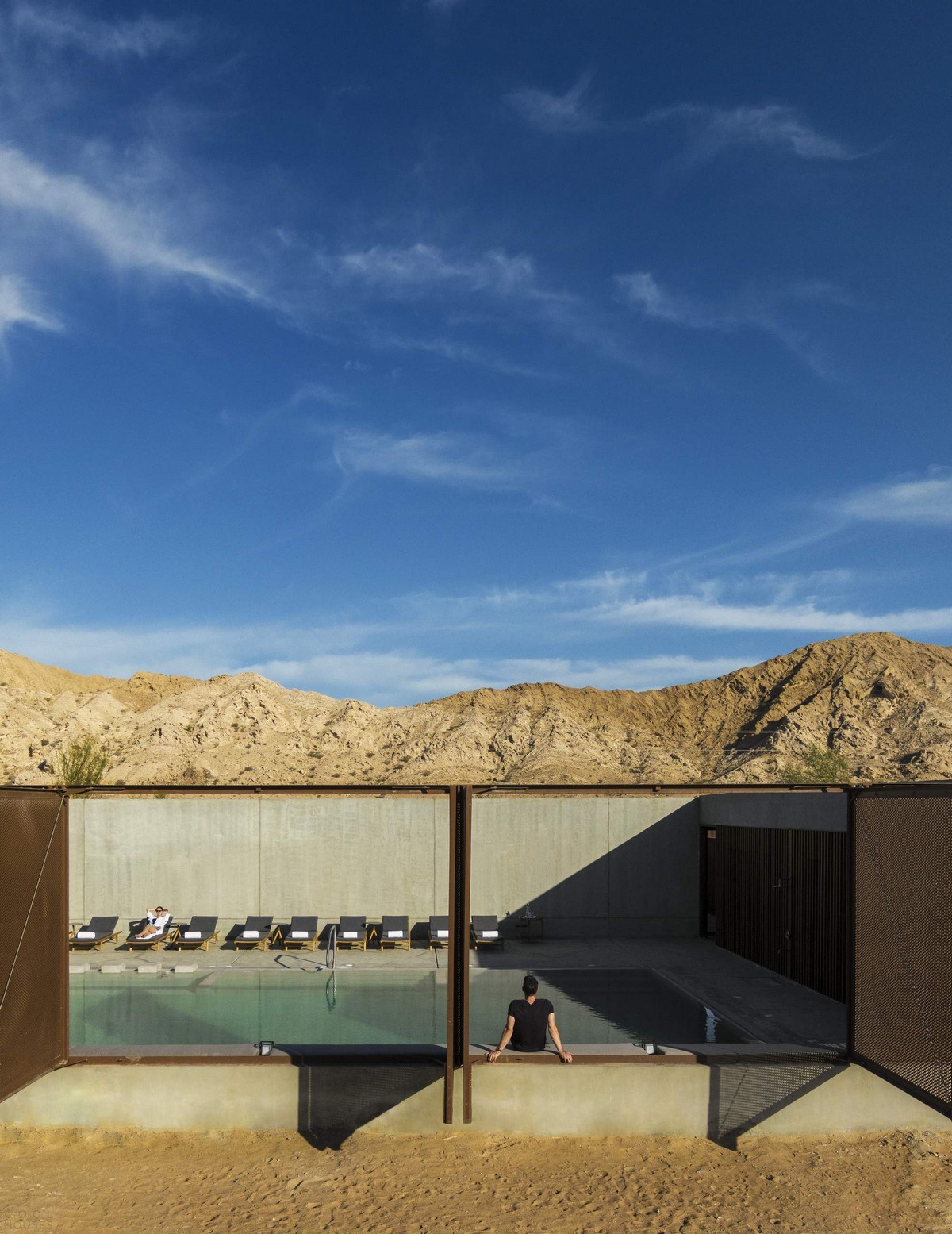 Спа-отель в песках пустыни ОАЭ