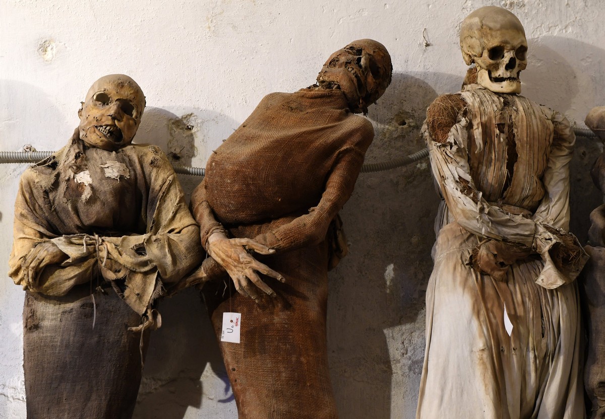 Жуткий музей - катакомбы с мертвыми в Палермо