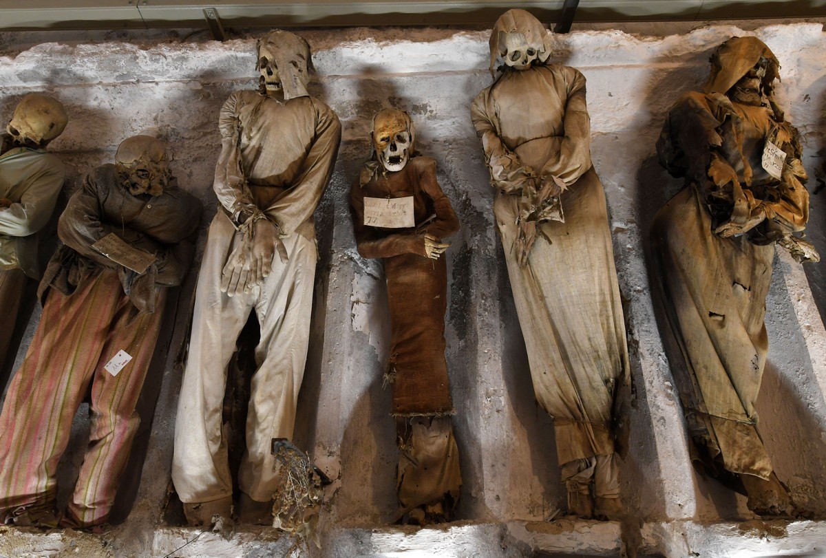 Жуткий музей - катакомбы с мертвыми в Палермо