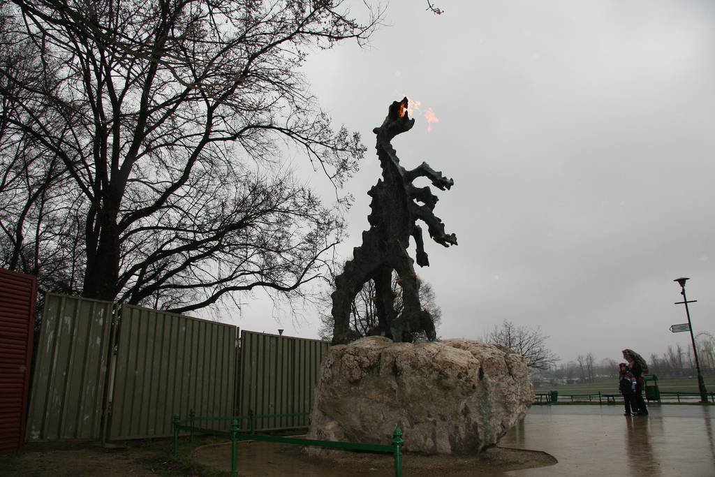 Удивительные скульптуры драконов со всего мира