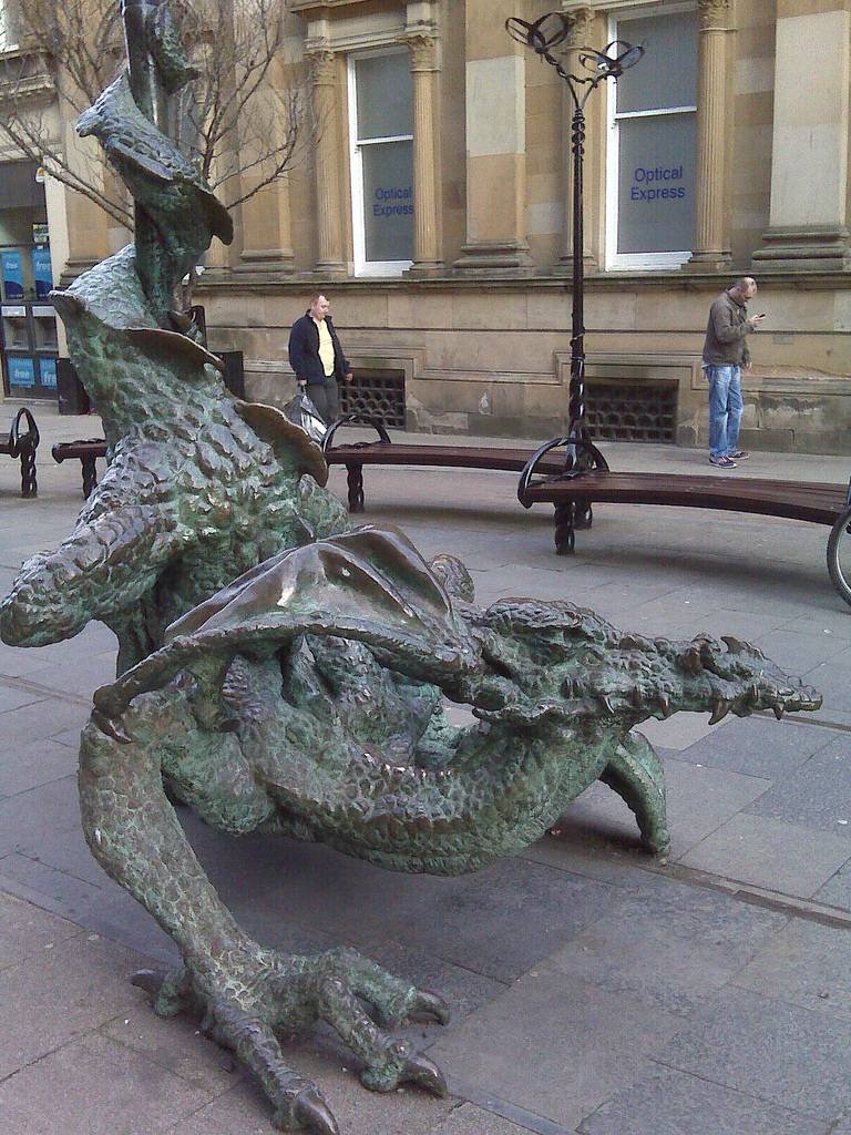 Удивительные скульптуры драконов со всего мира