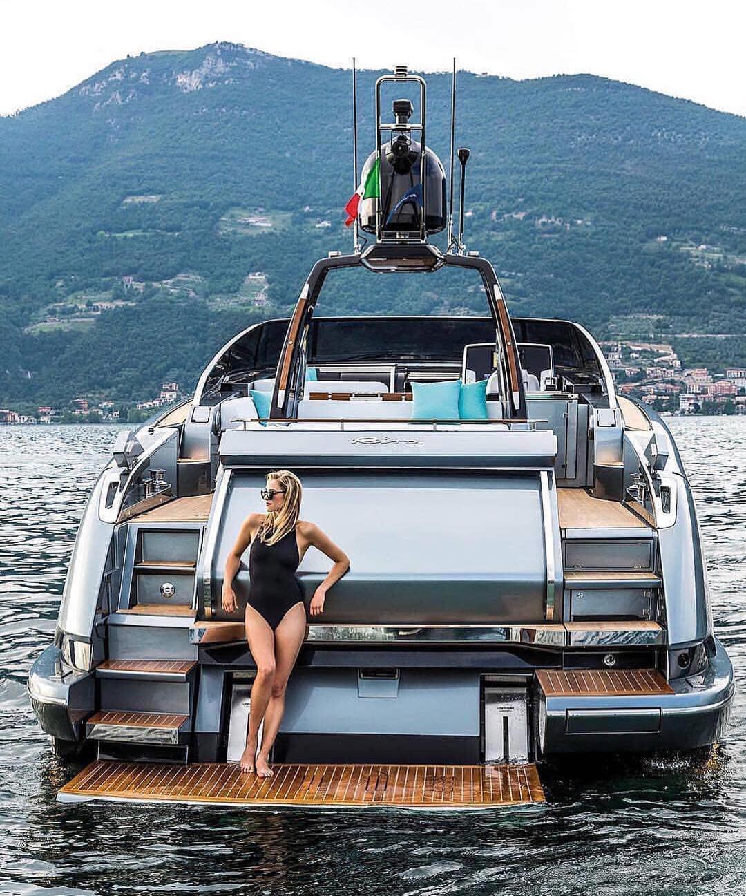 Богатые детки празднуют приход лета в Instagram