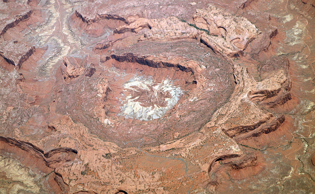 Гигантские кратеры и воронки на Земле