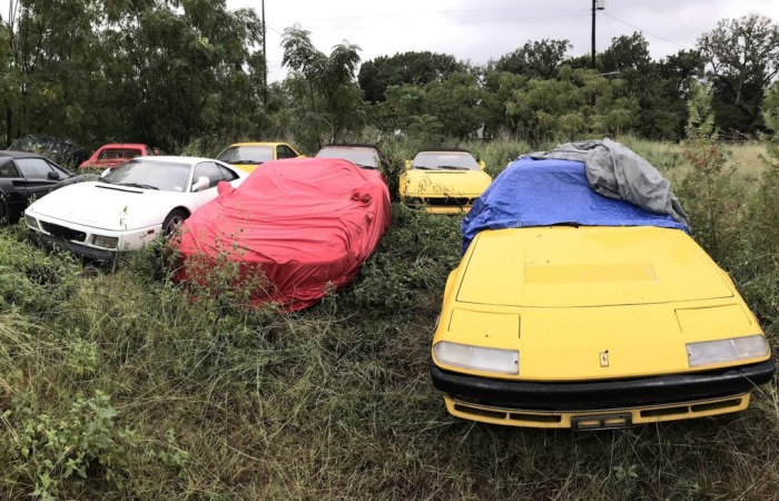 Поле с заброшенными автомобилями Ferrari в США