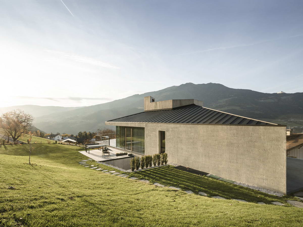 Пятиугольный загородный дом в Италии