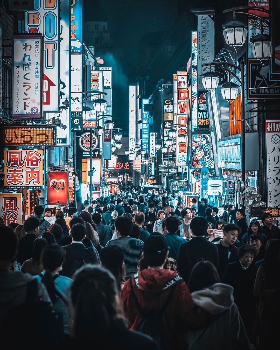 Волшебные ночные снимки японских улиц от Джуна Ямамото