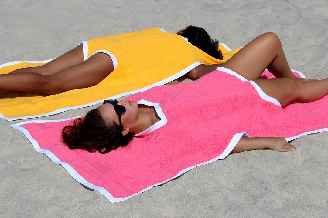 Дизайнер из Нью-Йорка объединила пляжное полотенце и купальник