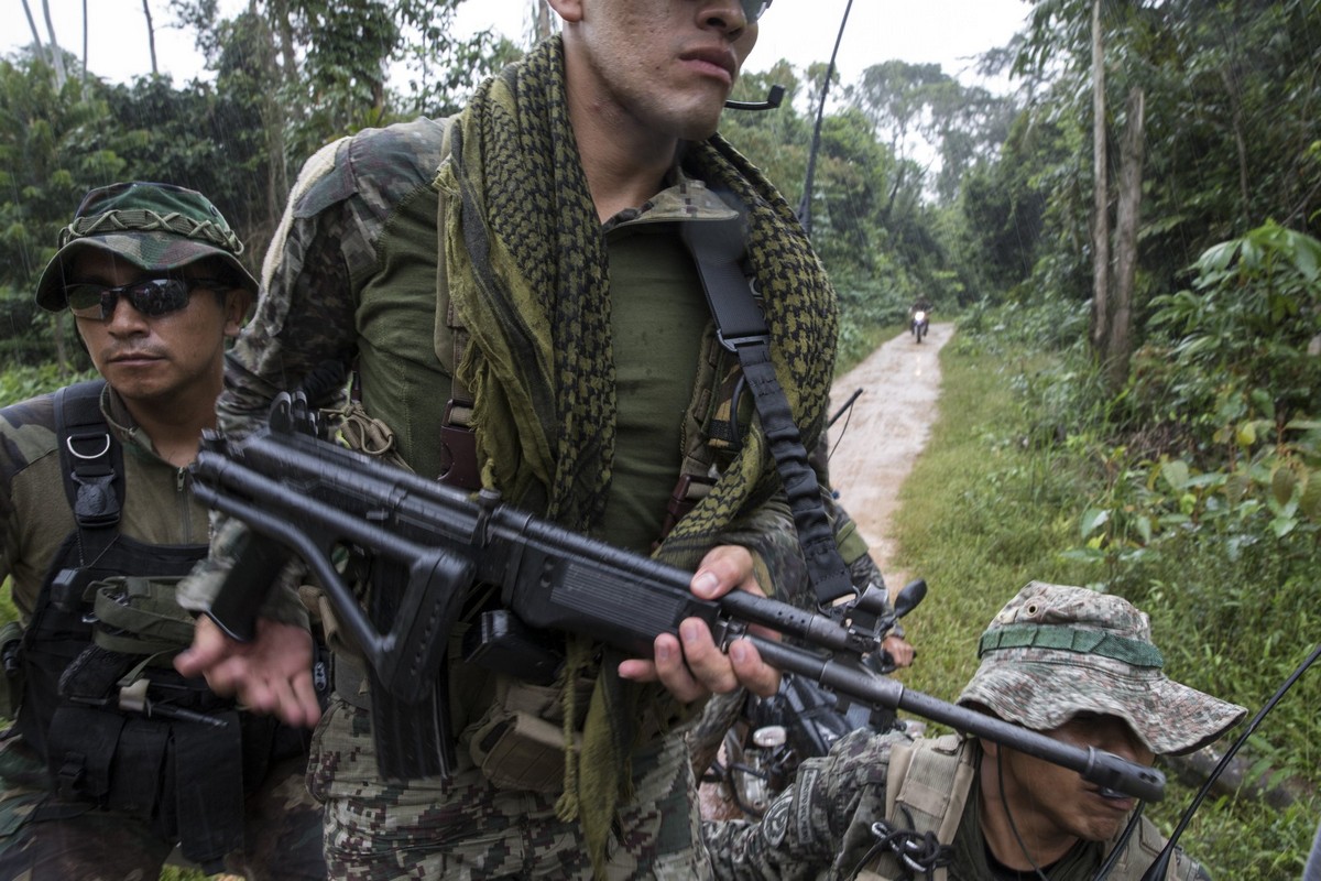 Военные Перу препятствуют незаконной добыче золота на Амазонке