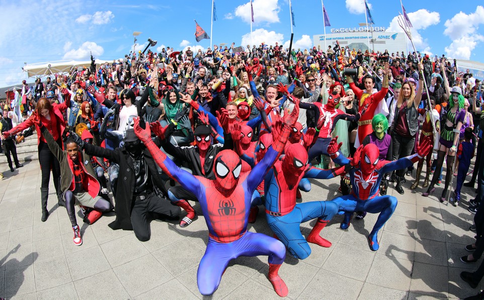 Тысячи косплееров собрались на Comic Con в Лондоне