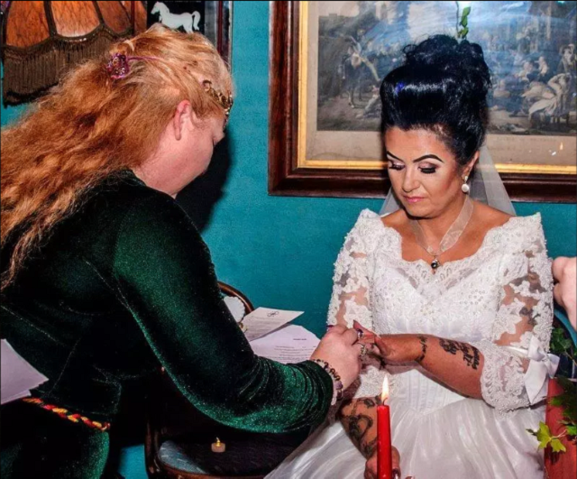 Ирландка вышла замуж за 300-летнего призрака пирата и чуть не умерла