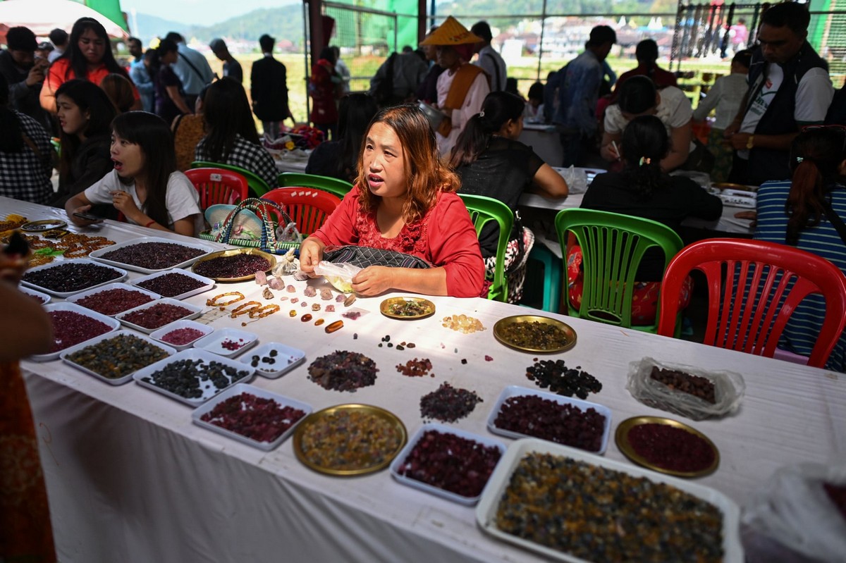 Нелегальная добыча драгоценных камней в Мьянме