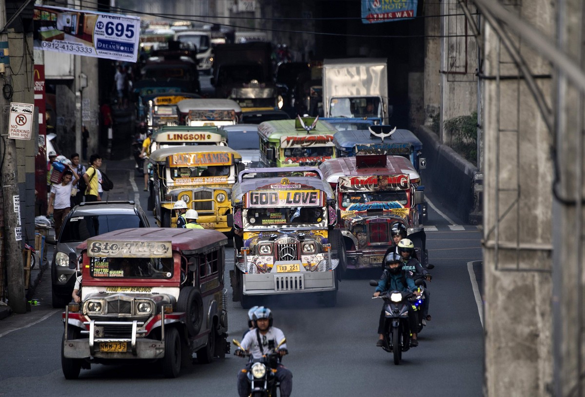 Филиппинские джипни решили убрать с дорог