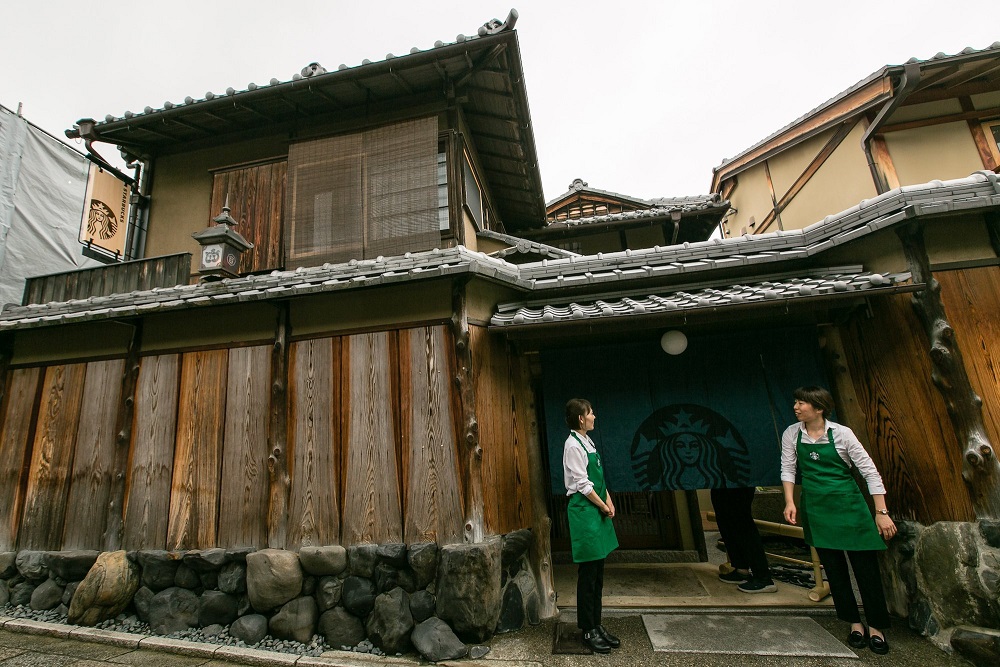В трехсотлетнем японском доме открылся Starbucks