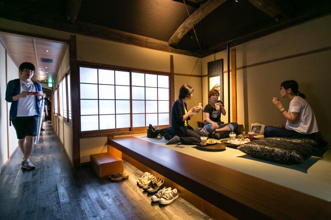 В трехсотлетнем японском доме открылся Starbucks