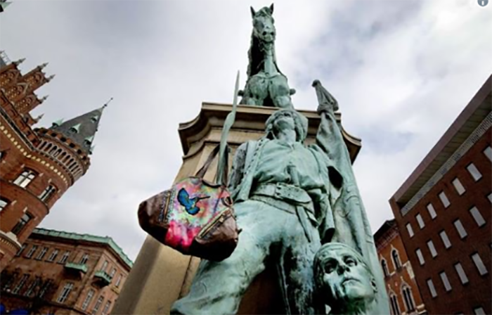 История памятника Женщина с сумкой в Швеции