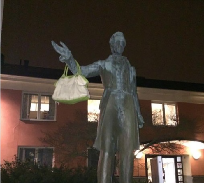 История памятника Женщина с сумкой в Швеции