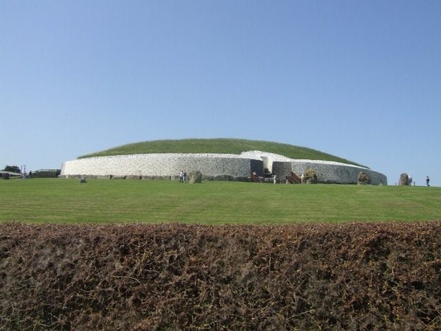 Гробница Ньюгрейндж в Ирландии старше, чем Великие пирамиды в Египте