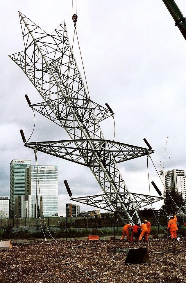 Потрясающие творения британского скульптора нарушают законы гравитации