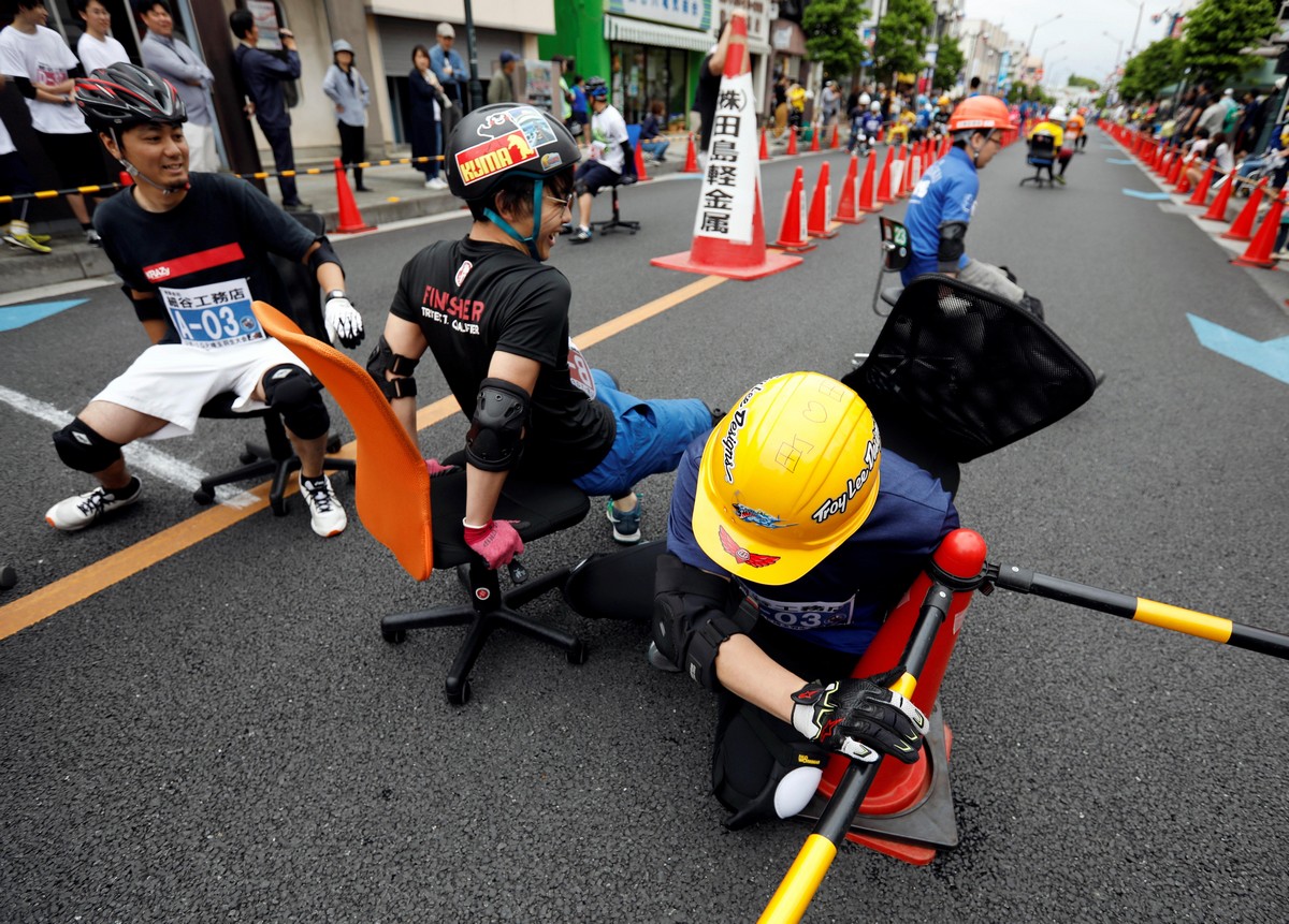 Гонка на офисных креслах ISU-1 Hanyu Grand Prix в Японии