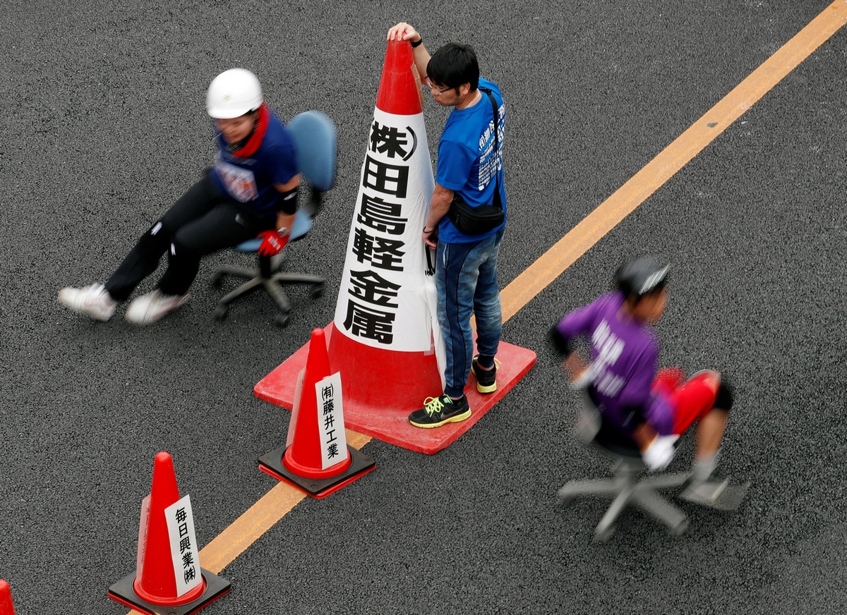 Гонка на офисных креслах ISU-1 Hanyu Grand Prix в Японии