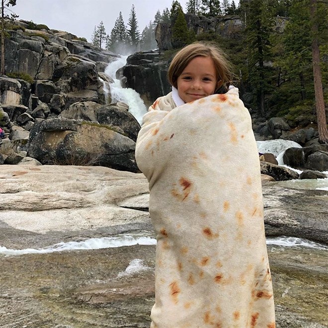 Уютное одеяло в виде буррито на снимках из Instagram
